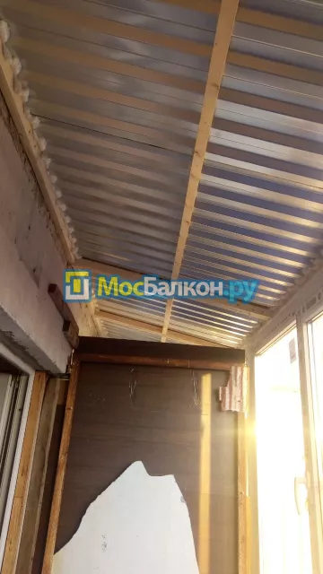 Крыша на балконе в Троицке монтаж и ремонт по выгодной цене от МосБалкон