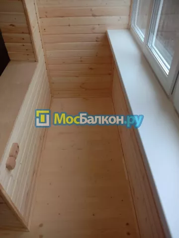 Отделка балконов деревянной вагонкой в Москве