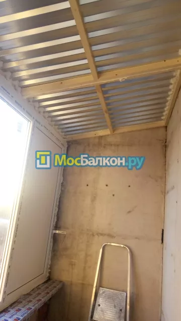 Крыша на балконе в Троицке монтаж и ремонт по выгодной цене от МосБалкон
