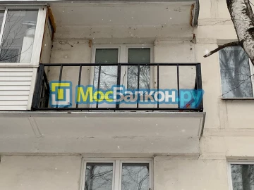 Установка каркасов для остекления балконов - компания МосБалкон в Москве