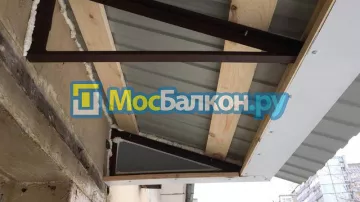 Крыша на балконе в Троицке монтаж и ремонт по выгодной цене от МосБалкон