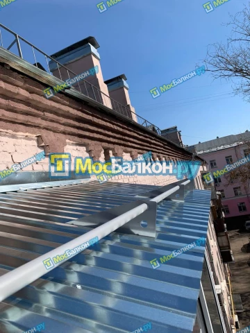 Крыша на балконе в Троицке монтаж и ремонт по выгодной цене от МосБалкон
