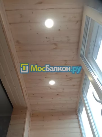 Отделка балконов деревянной вагонкой в Москве