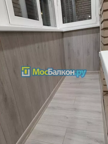 Отделка балкона и лоджии пластиковыми ПВХ панелями в Троицке от компании МосБалкон