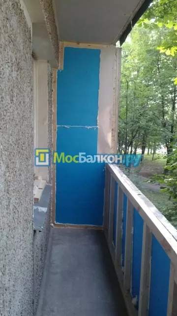 Установка каркасов для остекления балконов - компания МосБалкон в Москве