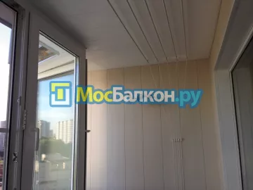 Отделка балкона и лоджии пластиковыми ПВХ панелями в Троицке от компании МосБалкон