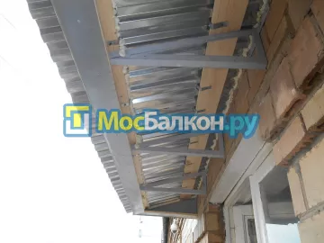 Крыша на балконе в Троицке монтаж и ремонт по выгодной цене от МосБалкон