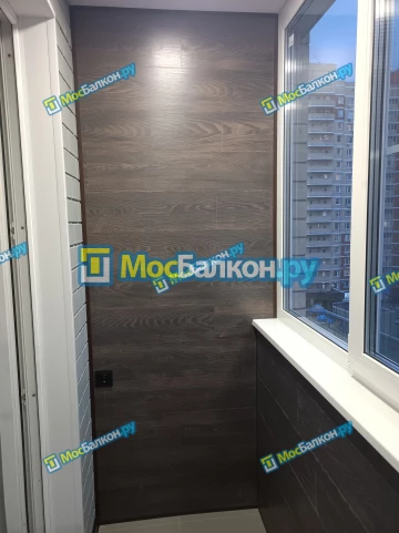 Отделка балконов ламинатом в Москве цены под ключ от МосБалкон