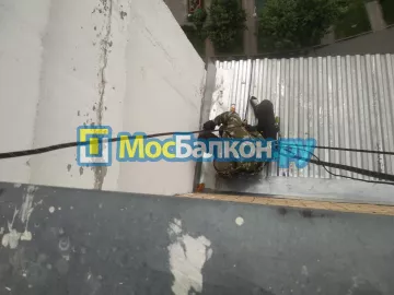 Крыша на балконе в Троицке монтаж и ремонт по выгодной цене от МосБалкон