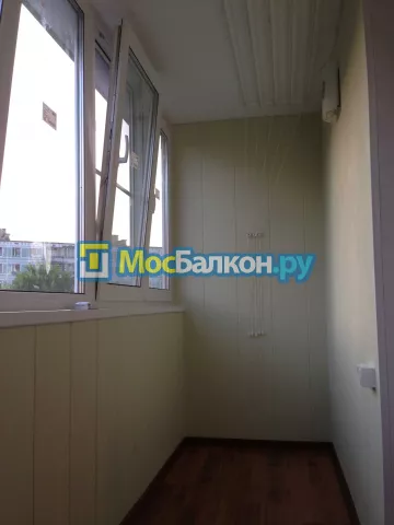 Отделка балкона и лоджии пластиковыми ПВХ панелями в Троицке от компании МосБалкон