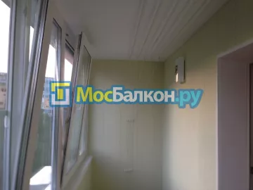 Отделка балкона и лоджии пластиковыми ПВХ панелями в Троицке от компании МосБалкон