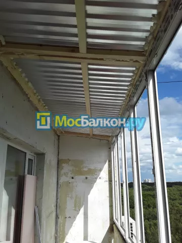 Крыша на балконе в Троицке монтаж и ремонт по выгодной цене от МосБалкон