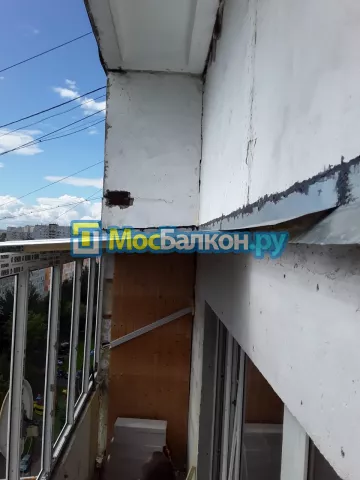 Крыша на балконе в Троицке монтаж и ремонт по выгодной цене от МосБалкон