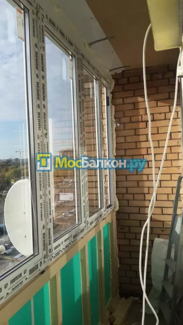 Установка каркасов для остекления балконов - компания МосБалкон в Москве