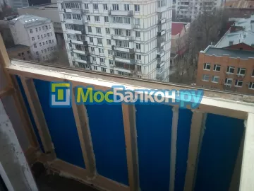 Установка каркасов для остекления балконов - компания МосБалкон в Москве