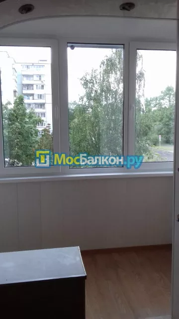 Пластиковое остекление балконов под ключ по доступным ценам в Троицке | МосБалкон