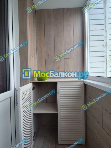 Отделка балконов ламинатом в Москве цены под ключ от МосБалкон