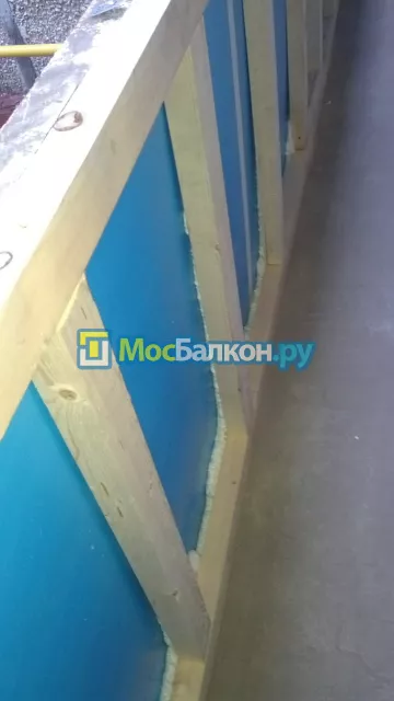 Установка каркасов для остекления балконов - компания МосБалкон в Москве