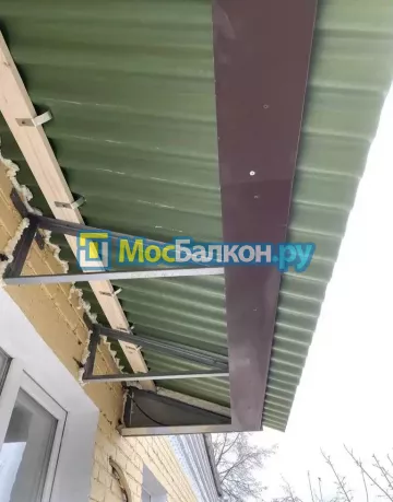 Крыша на балконе в Троицке монтаж и ремонт по выгодной цене от МосБалкон
