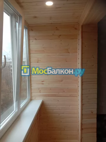 Отделка балконов деревянной вагонкой в Москве