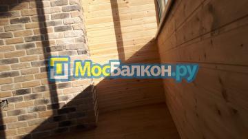 Ремонт лоджии с комбинированной отделкой камнем