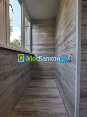 Отделка балкона и лоджии пластиковыми ПВХ панелями в Троицке от компании МосБалкон