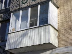 Простое пластиковое остекление в хрущевке, девятиэтажке